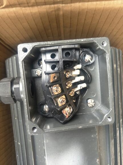 减速机接线柱烧了什么原因