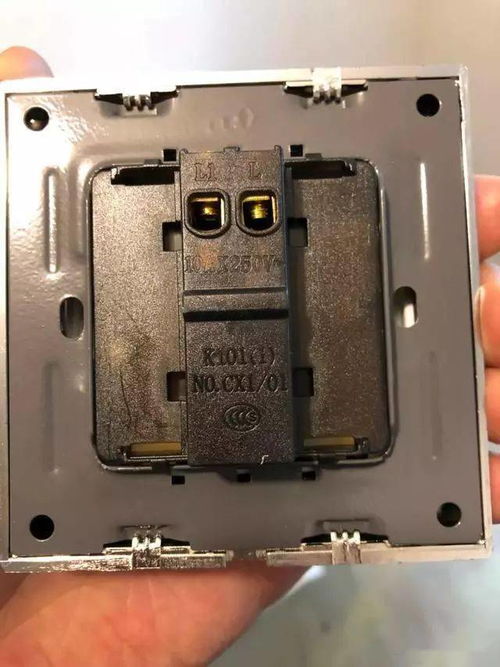 电灯开关上有l l1和l2,怎么接电线