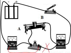 小强同学测量额定电压为2.5v小灯泡的电阻时.连接的电路如图所示. 1 检查电路.发现有一根导线连接错误.请你在连接错误的导线上打 .在图中补画出正确的连线.闭合开关前